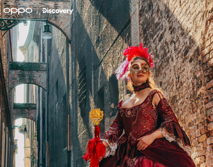 (The Colombina, a half-mask often decorated with gold and feathers, shot on OPPO Reno 13 Pro 5G)