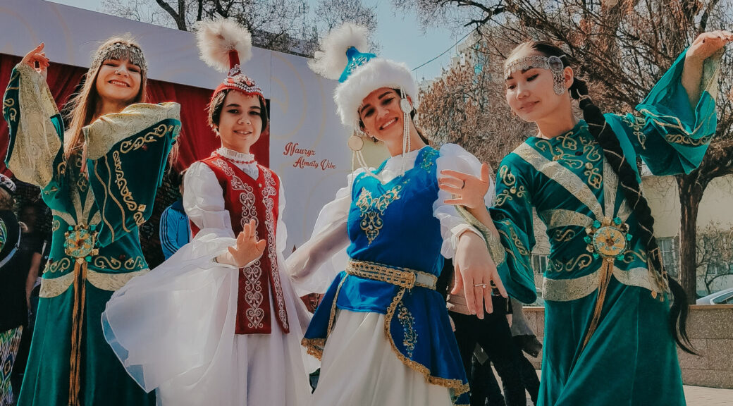 People dancing in the square in the costumes, shot on OPPO A5 Pro
